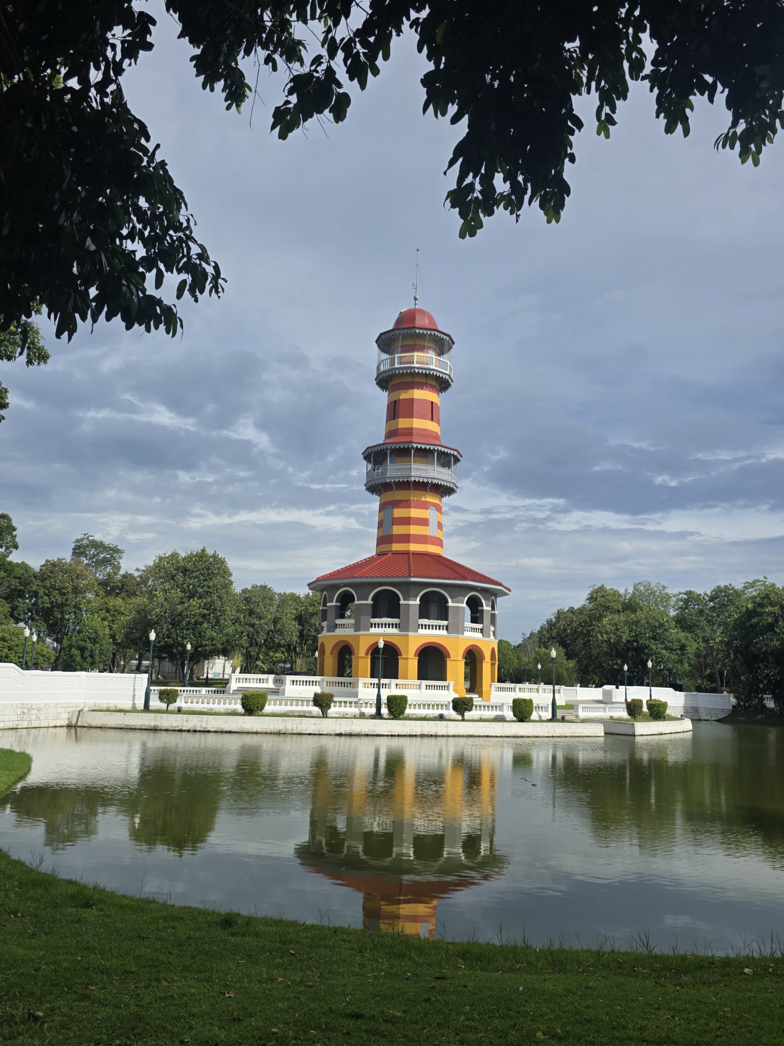 พระที่นั่งอุทยานภูมิสถานบนเกาะ